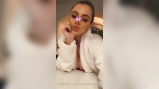 Fresh onlyfans Sophie Dee xxx mov leaks part 3